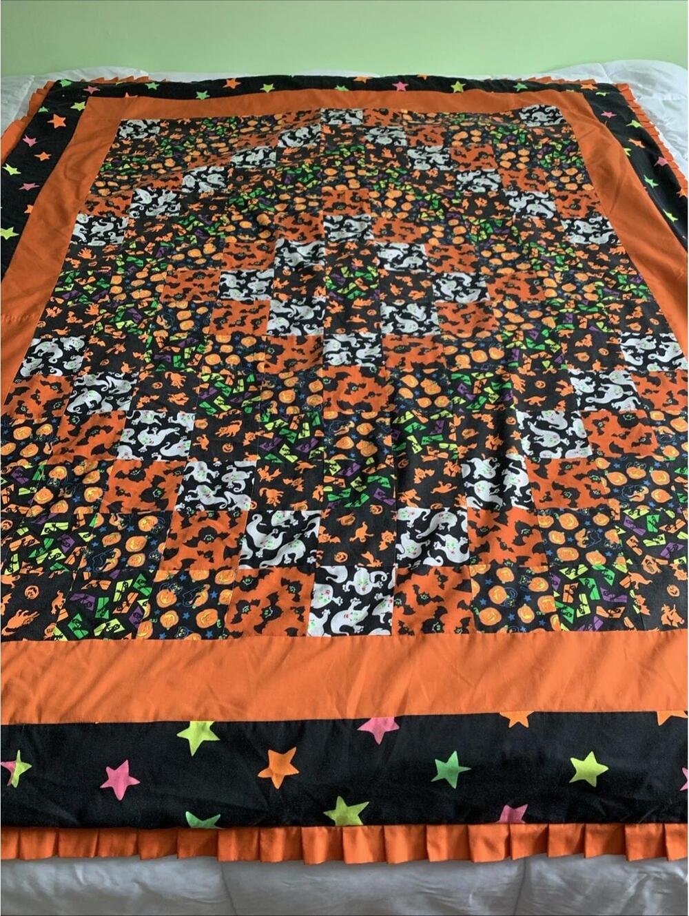 Vintage 1990s Handmade Halloween Quilt 76x 60" Large Throw Twin Cotton Patchwork - Picture 2 of 9